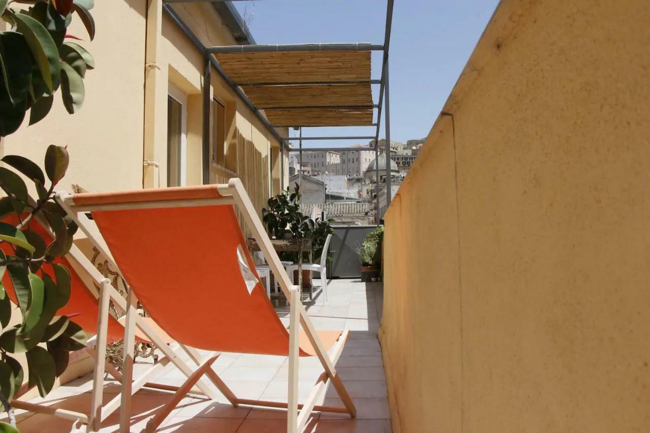קליארי Appartamento Con Terrazza Panoramica In Marina. מראה חיצוני תמונה