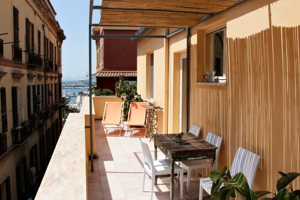 קליארי Appartamento Con Terrazza Panoramica In Marina. מראה חיצוני תמונה